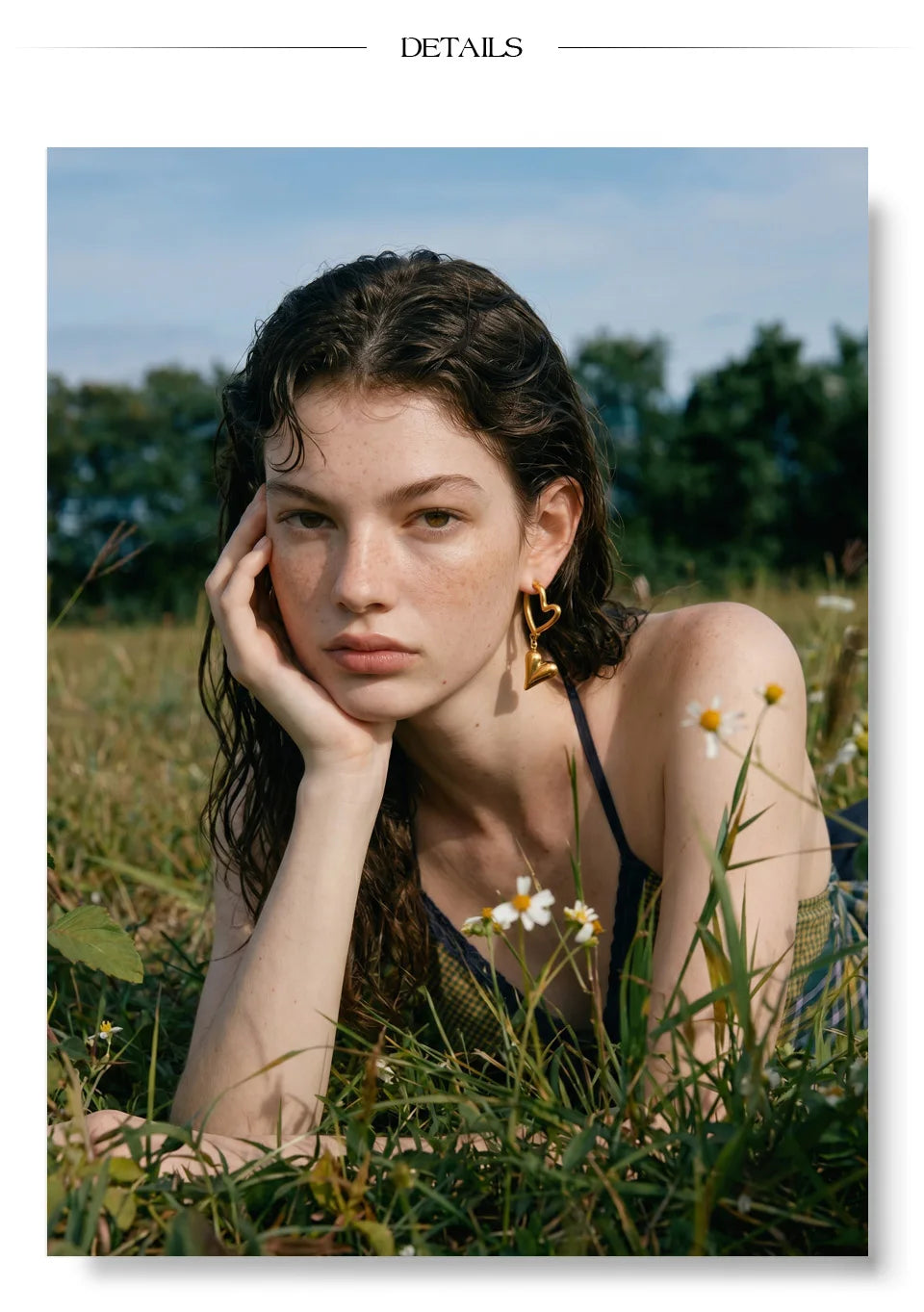 Heart earrings in gold-plated stainless steel.