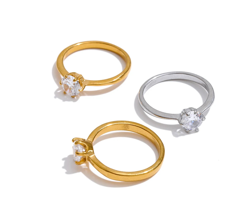 Cubic zirconia geometric ring in 18K gold-plated stainless steel with cubic zirconia.