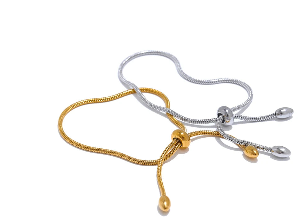 Geometric chain necklace in gold-plated stainless steel.