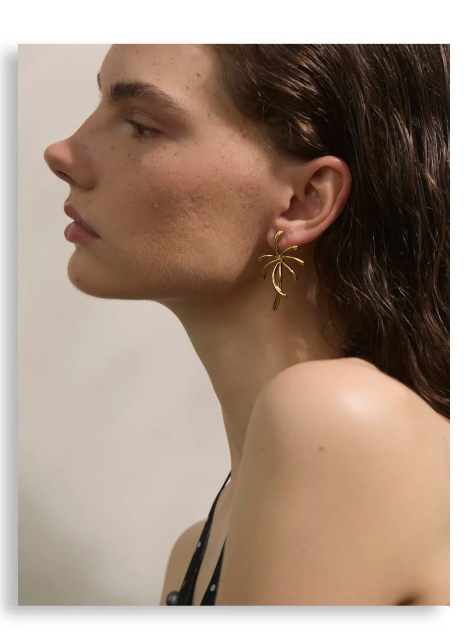 Geometric earrings in gold-plated stainless steel.