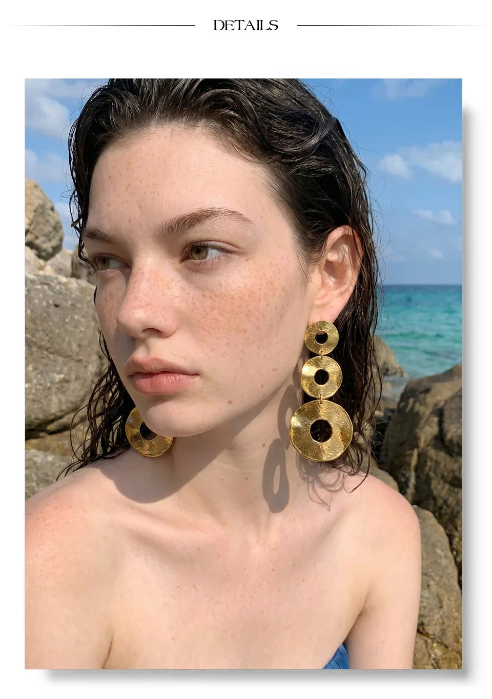 Geometric earrings in gold-plated stainless steel.