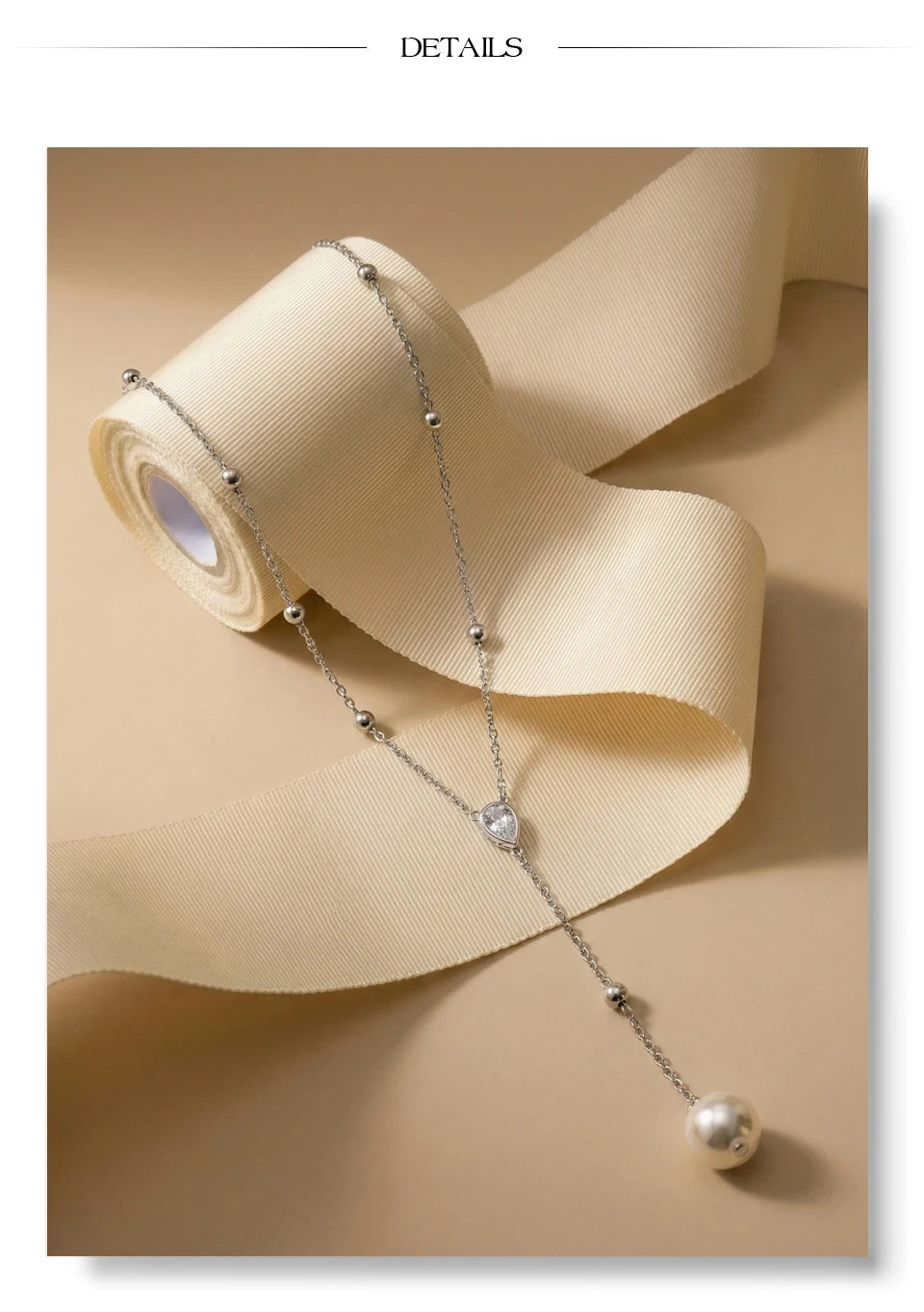 Cubic zirconia pearl geometric necklace in gold-plated stainless steel with pearl and cubic zirconia.