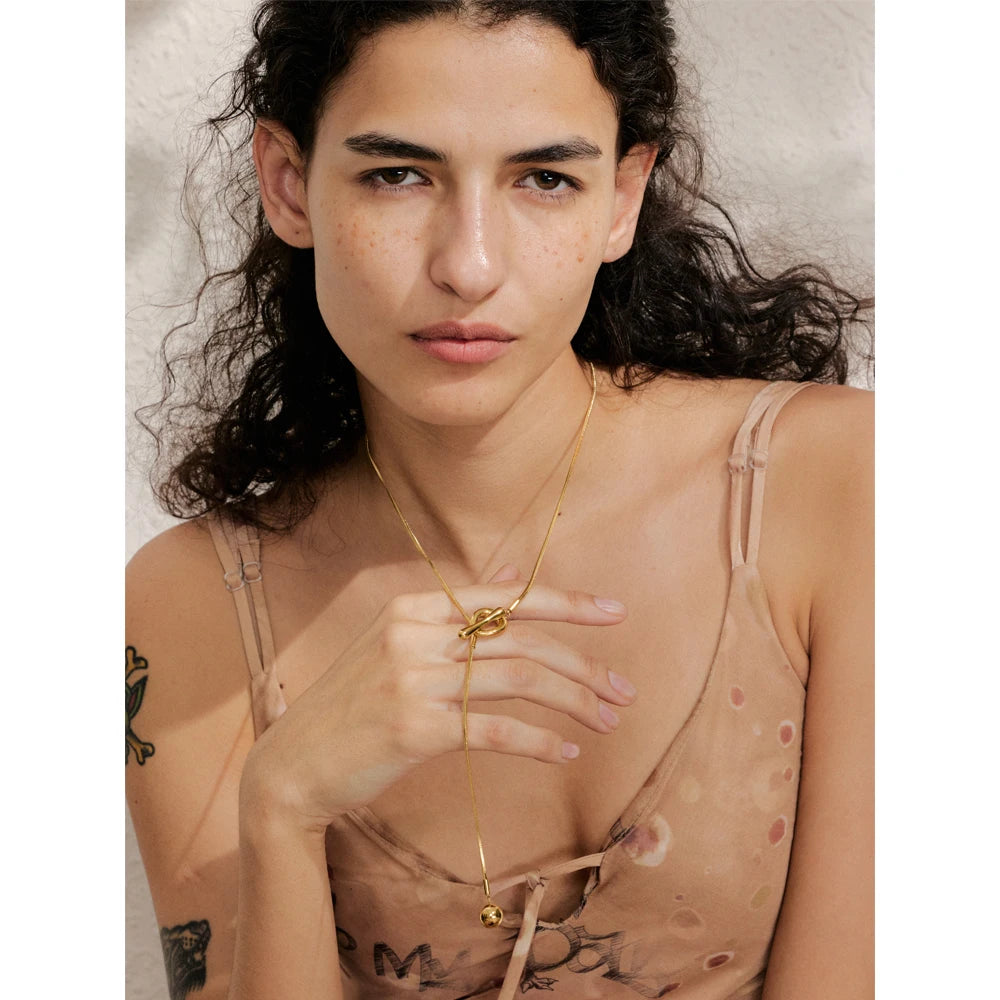 Geometric chain necklace in gold-plated stainless steel.