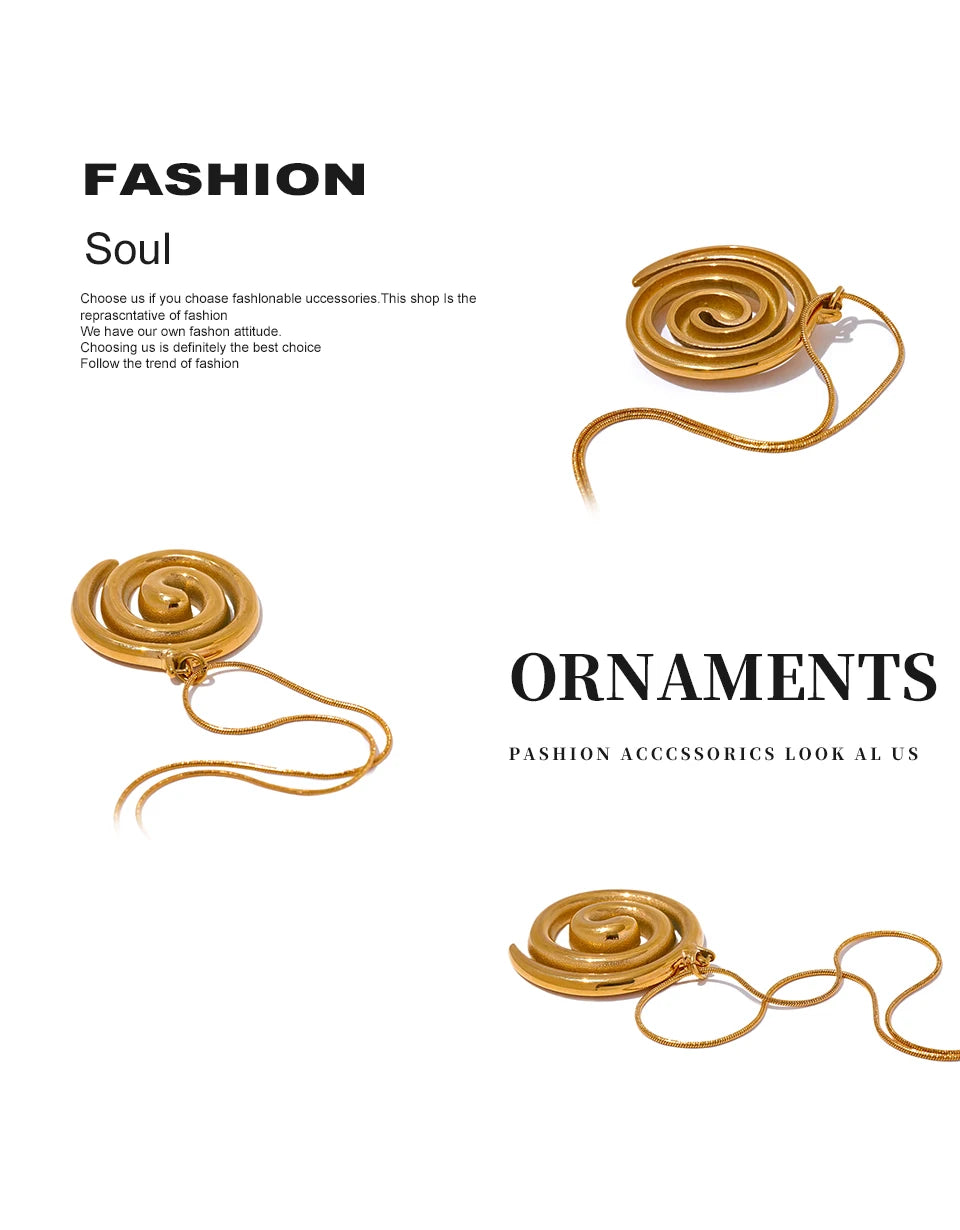 Geometric necklace in gold-plated stainless steel.