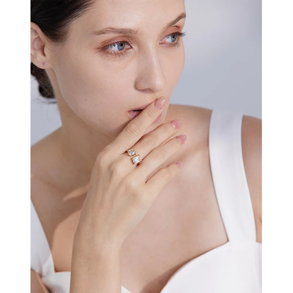 White cubic zirconia geometric ring in 18K gold-plated stainless steel with cubic zirconia.