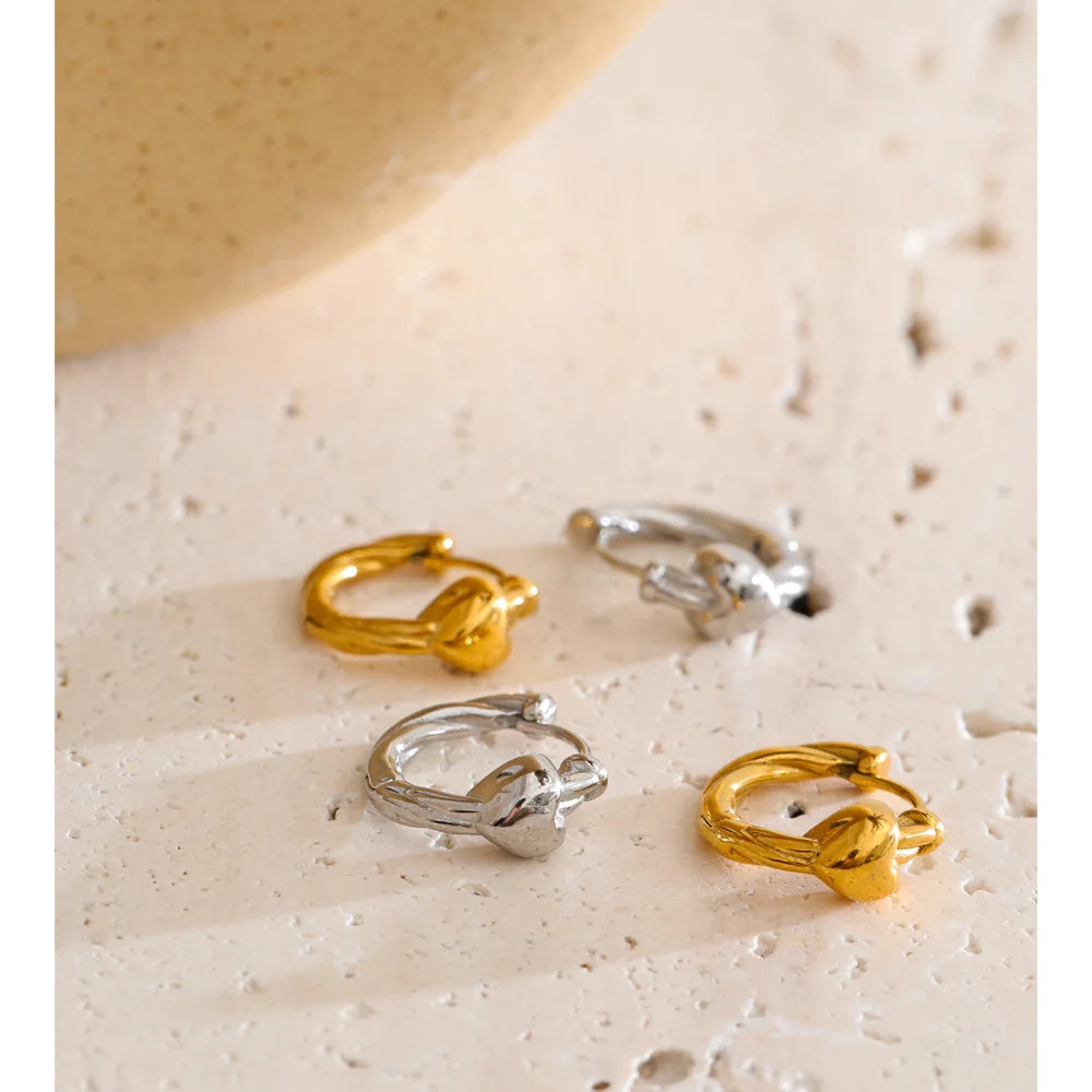 Heart earrings in gold-plated stainless steel.