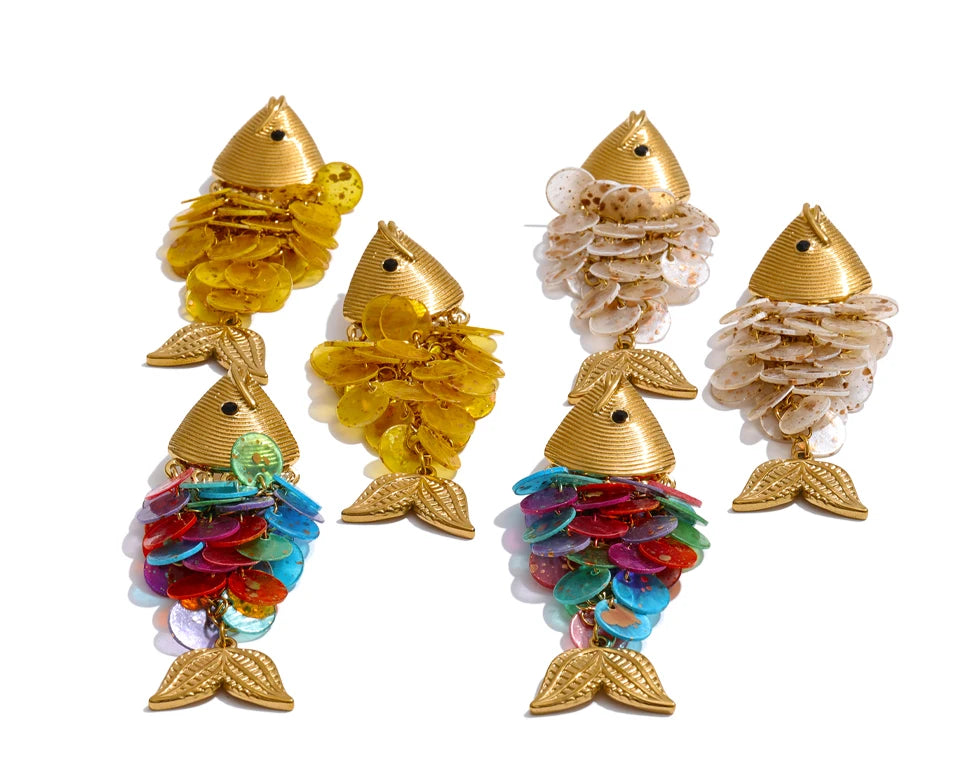Resin multi-color geometric earrings in gold-plated stainless steel with resin.