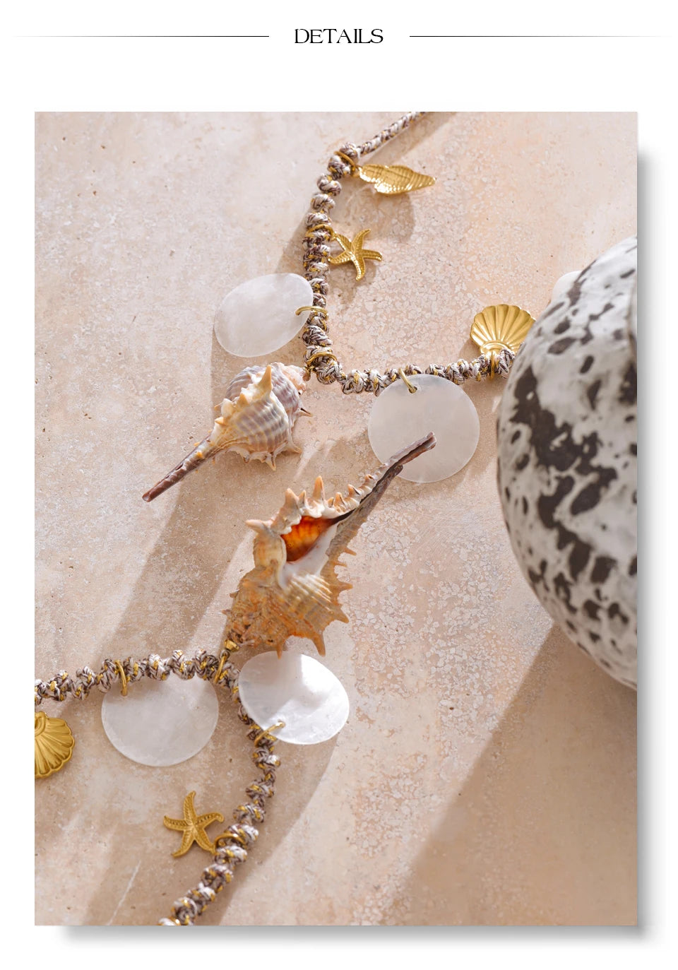 Shell star geometric necklace in gold-plated stainless steel with shell.