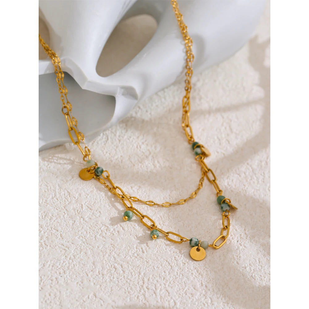 Green natural stone geometric necklace in gold-plated stainless steel with natural stone.