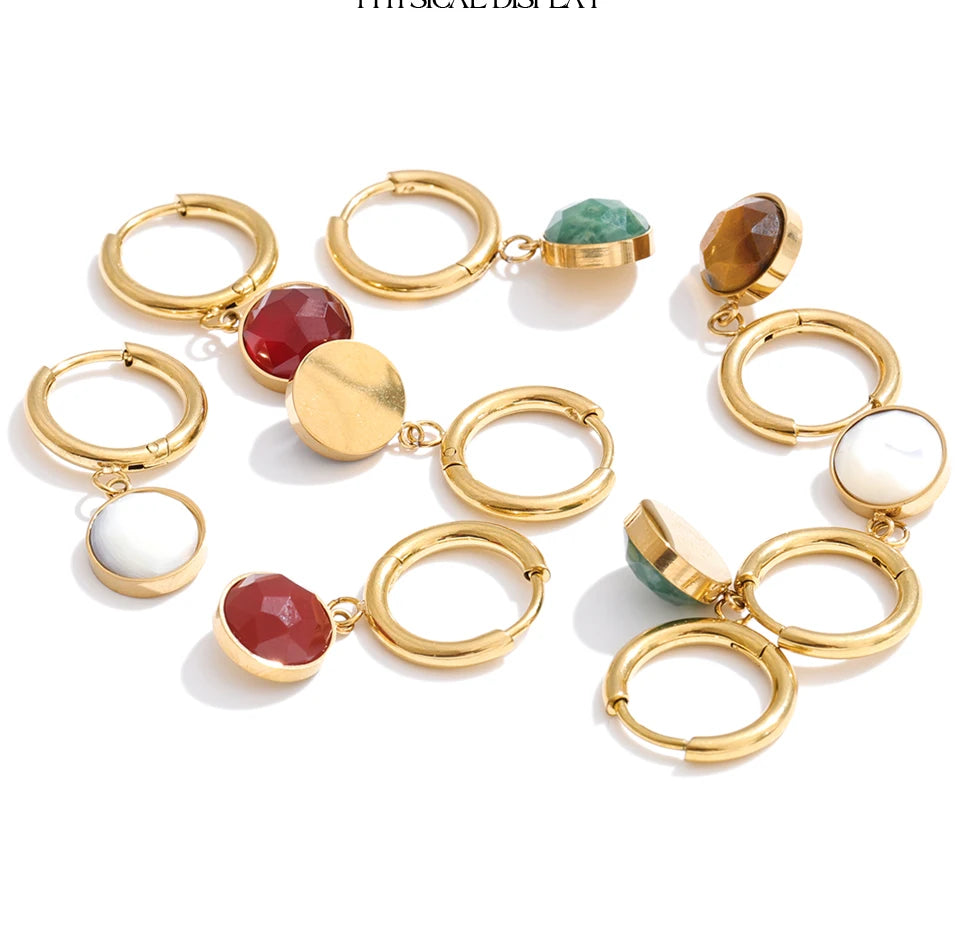 Red natural stone geometric earrings in gold-plated stainless steel with natural stone.