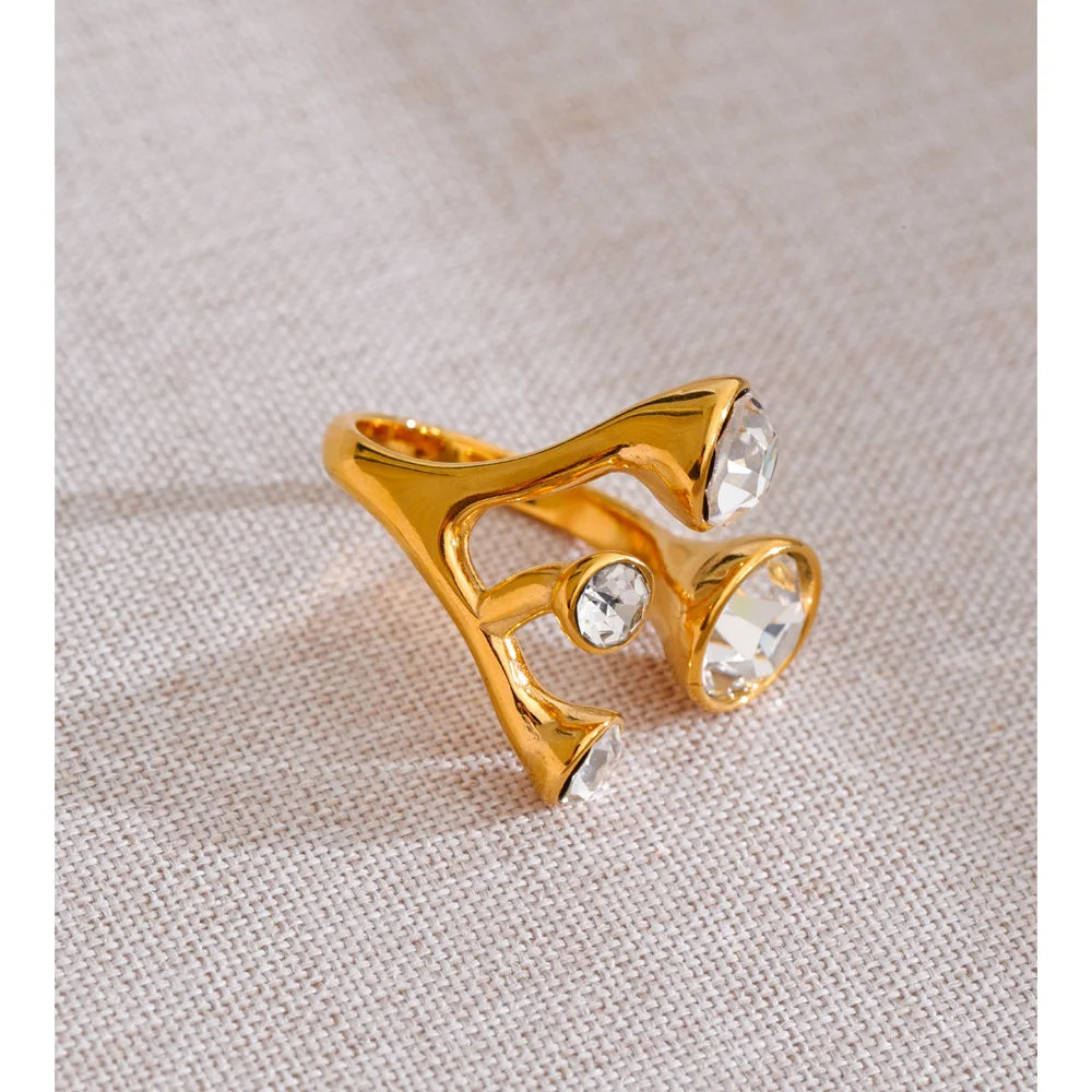 Crystal geometric ring in 18K gold-plated stainless steel with crystal.