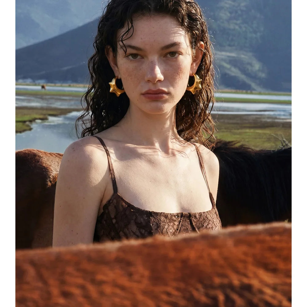 Geometric earrings in gold-plated stainless steel.