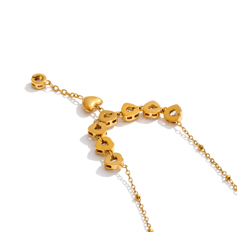 Cubic zirconia heart necklace in gold-plated stainless steel with cubic zirconia.