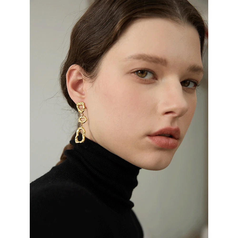 Geometric earrings in gold-plated 316L stainless steel.