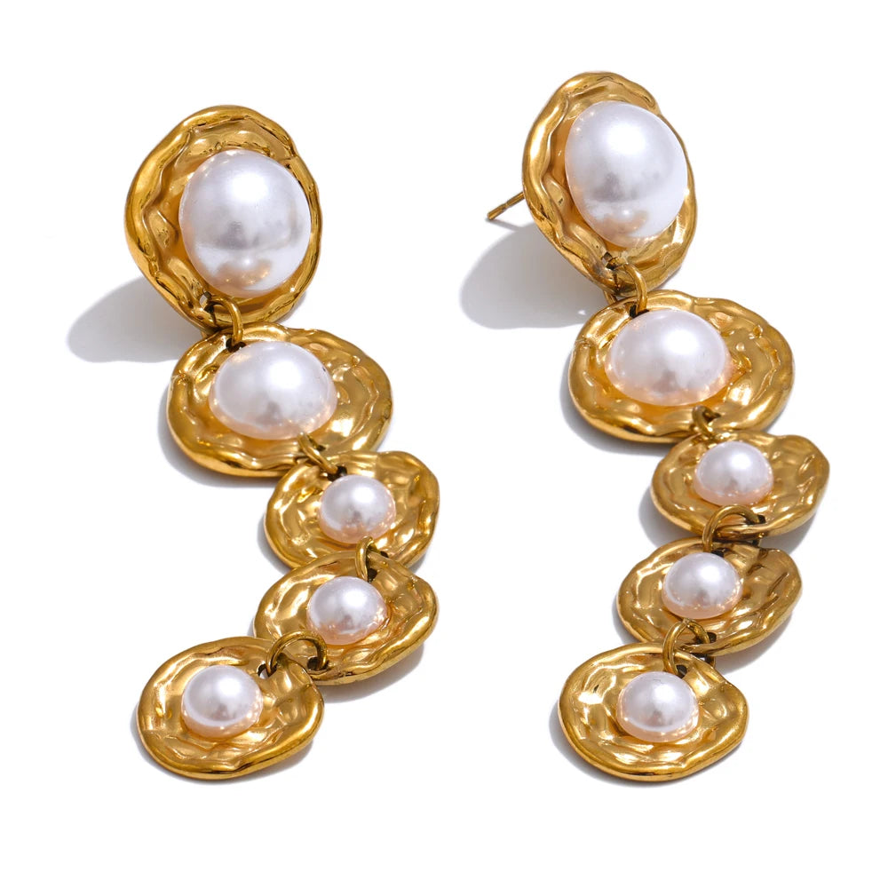 Pearl geometric earrings in gold-plated stainless steel with pearl.