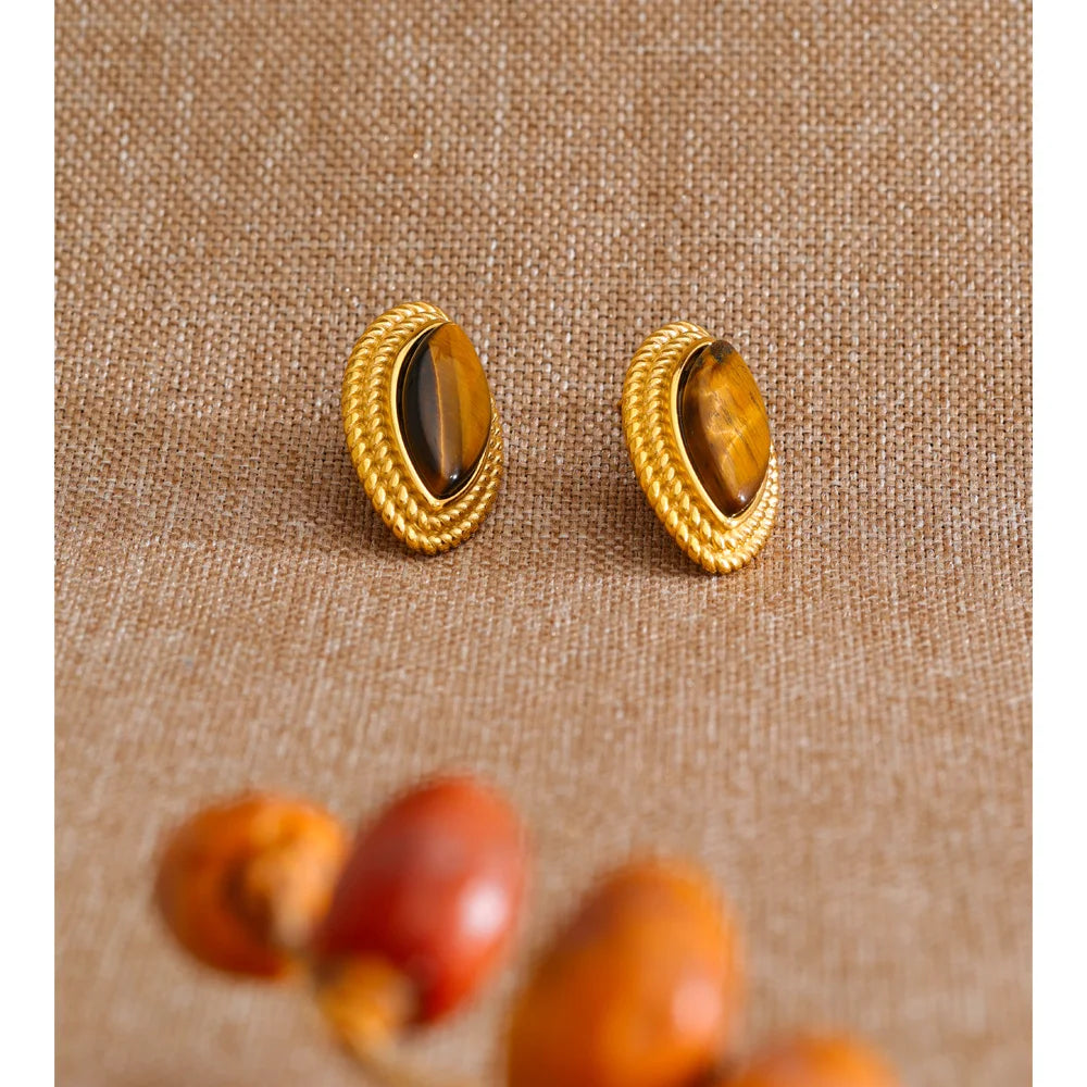 Natural stone geometric earrings in gold-plated stainless steel with natural stone.