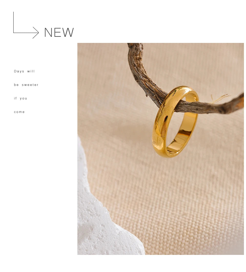 Geometric ring in 18K gold-plated stainless steel.