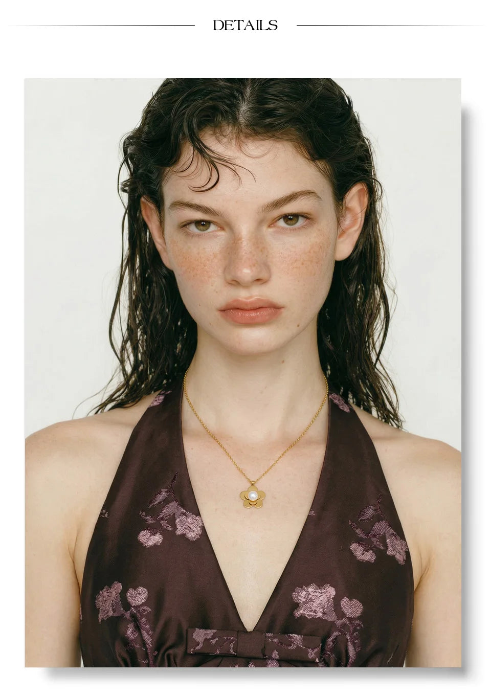 Pearl flower necklace in gold-plated stainless steel with pearl.