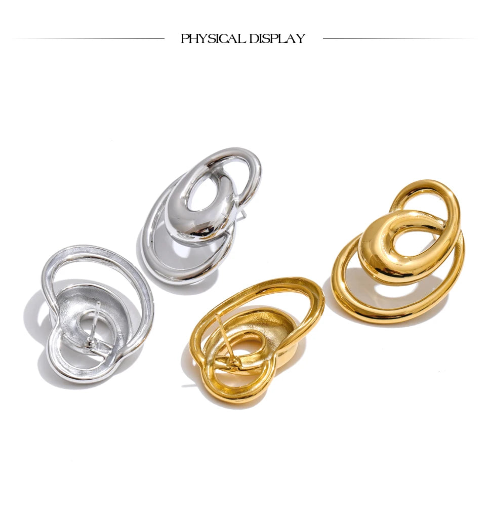 Geometric earrings in gold-plated stainless steel.