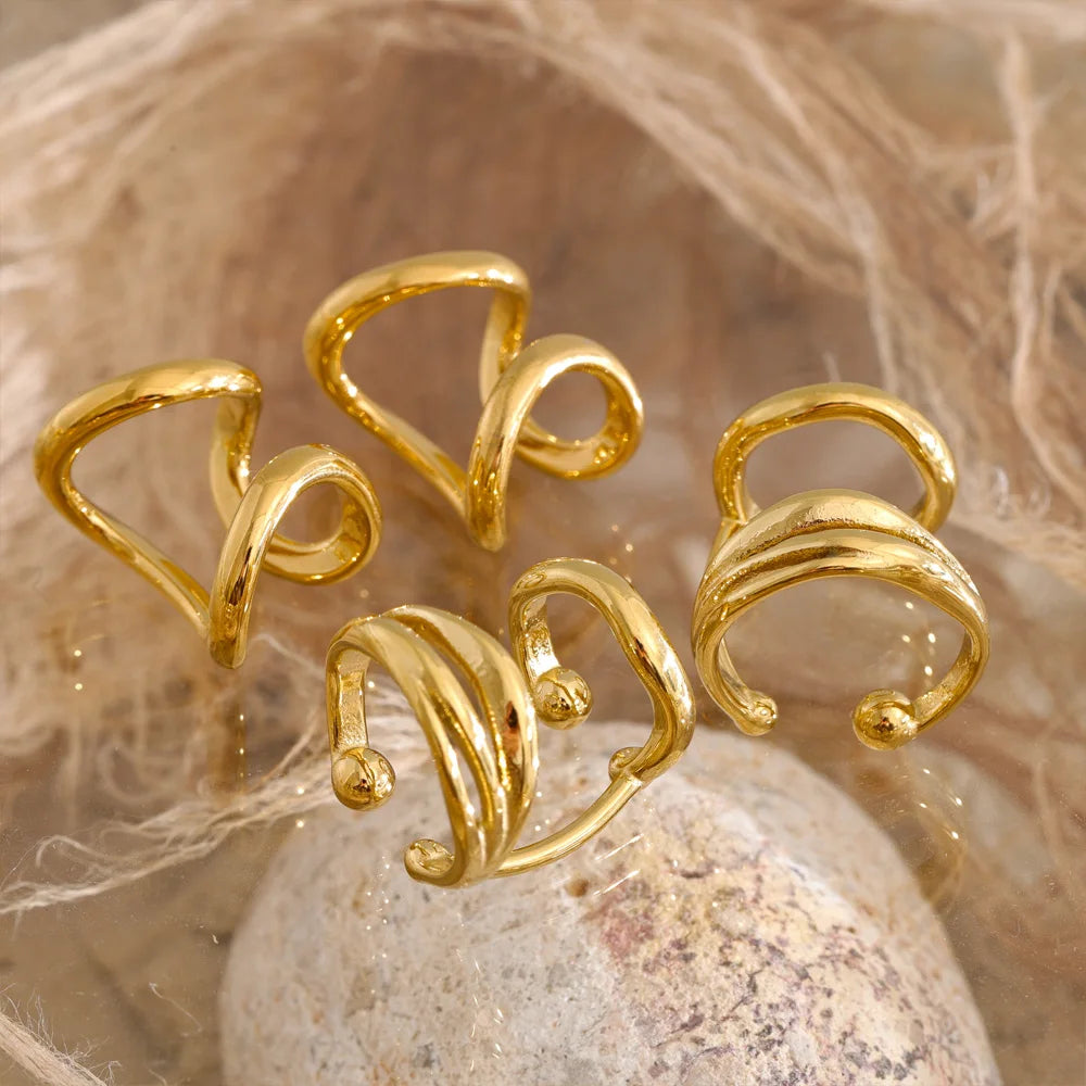 Geometric earrings in gold-plated stainless steel.