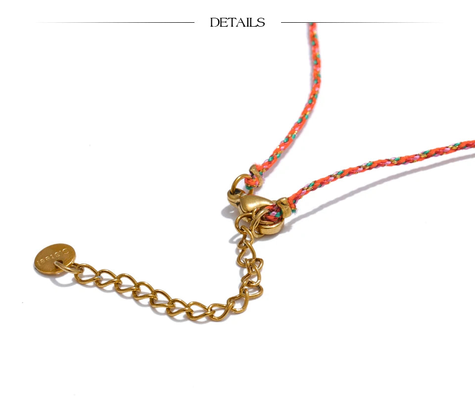 Shell natural stone star necklace in gold-plated stainless steel with natural stone and shell.