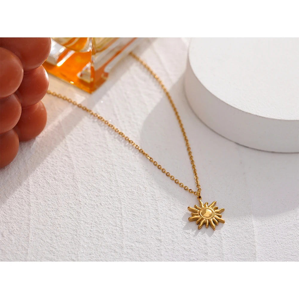 Sun geometric necklace in gold-plated stainless steel.
