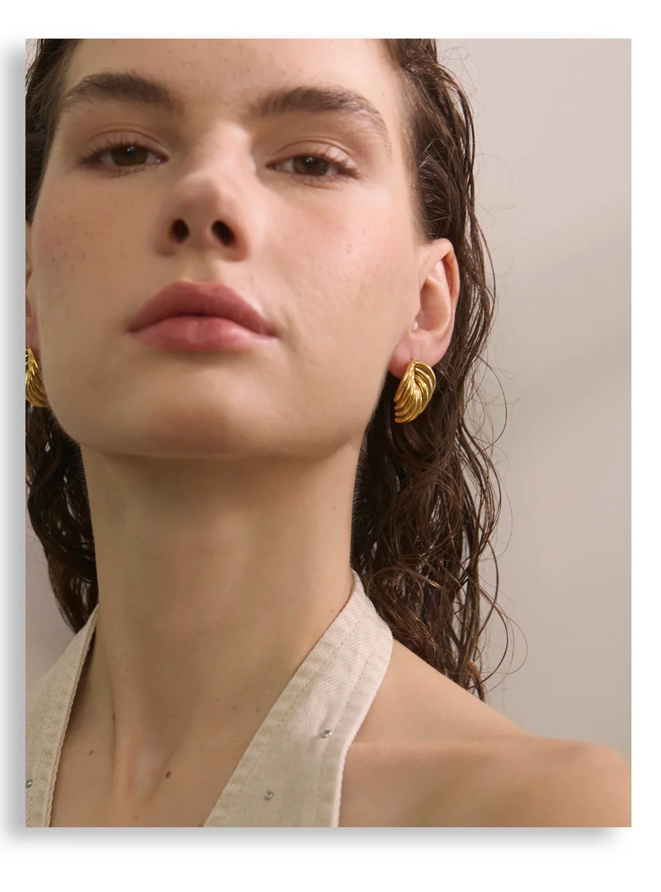 Geometric earrings in gold-plated stainless steel.