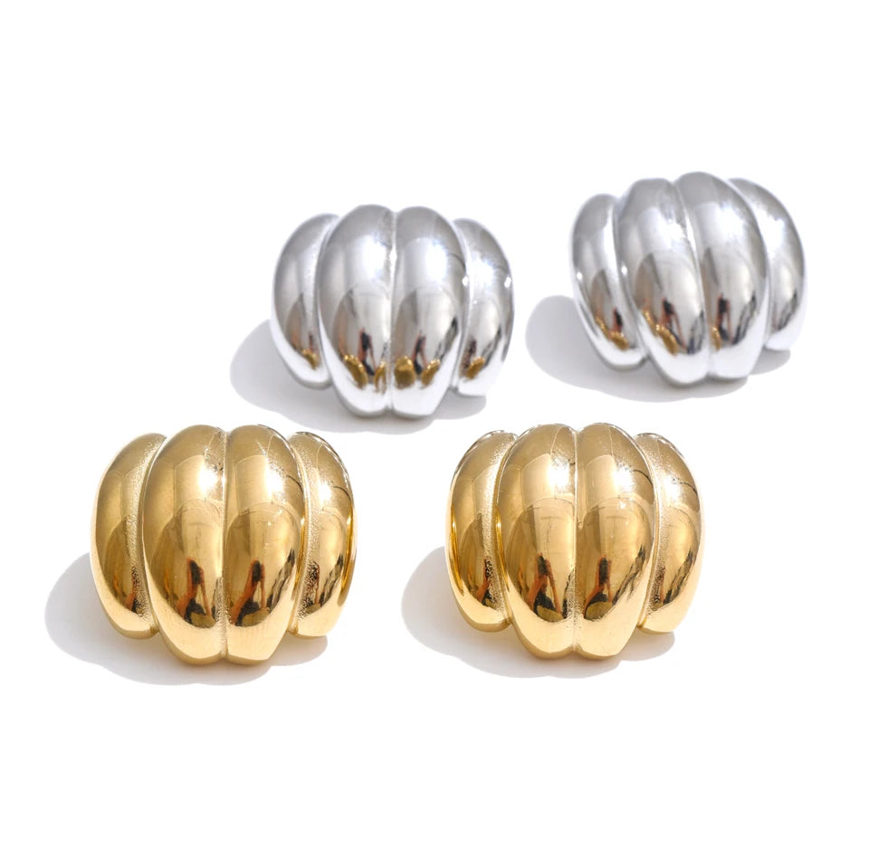 Geometric earrings in gold-plated stainless steel.