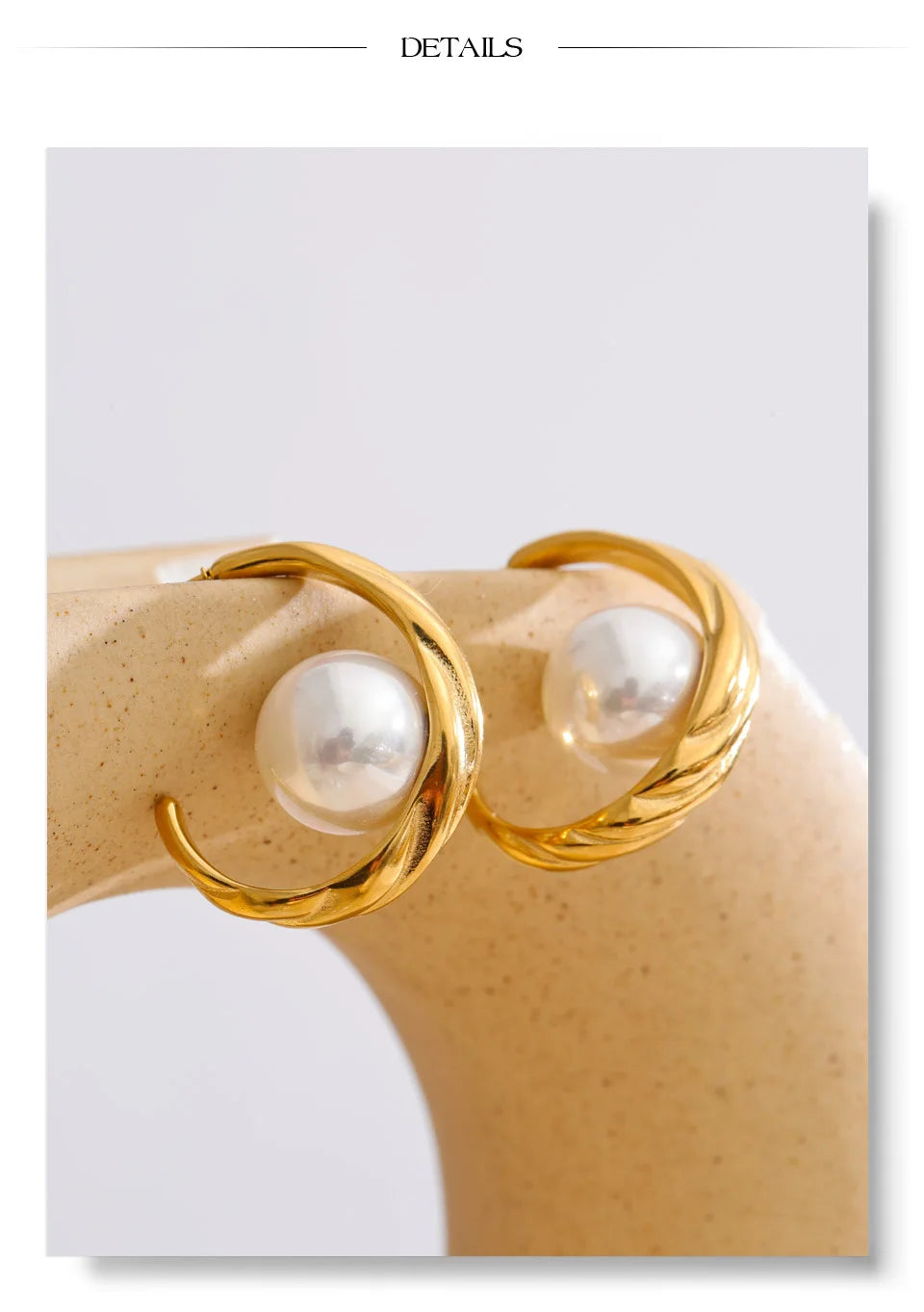 Pearl geometric earrings in gold-plated stainless steel with pearl.