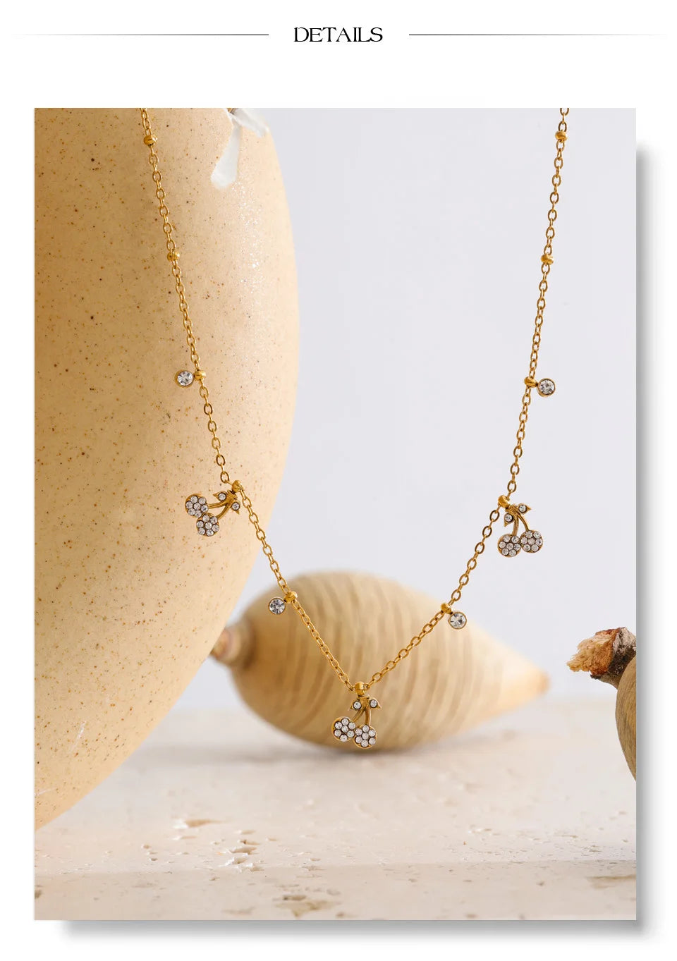 Cubic zirconia geometric necklace in gold-plated stainless steel with cubic zirconia.