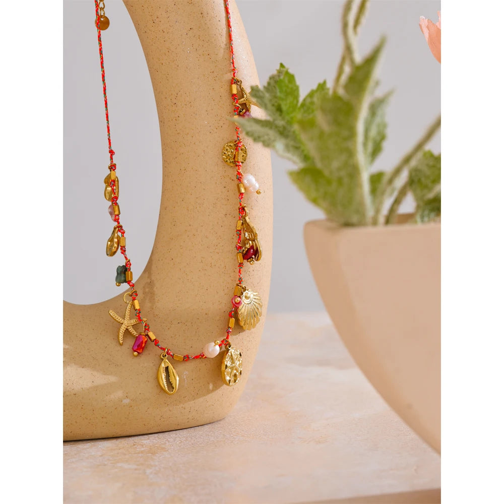 Shell natural stone star necklace in gold-plated stainless steel with natural stone and shell.