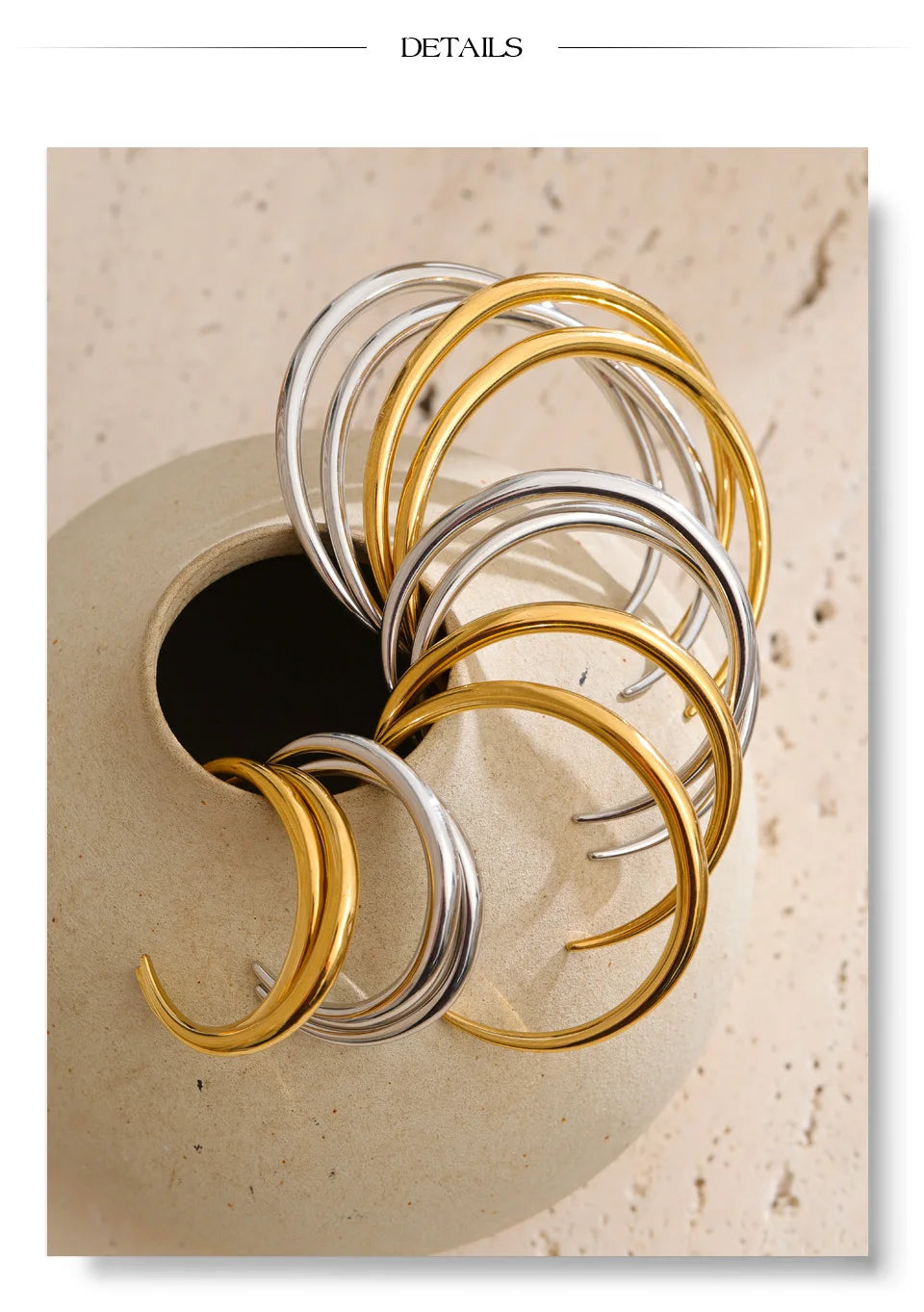 Geometric earrings in gold-plated stainless steel.