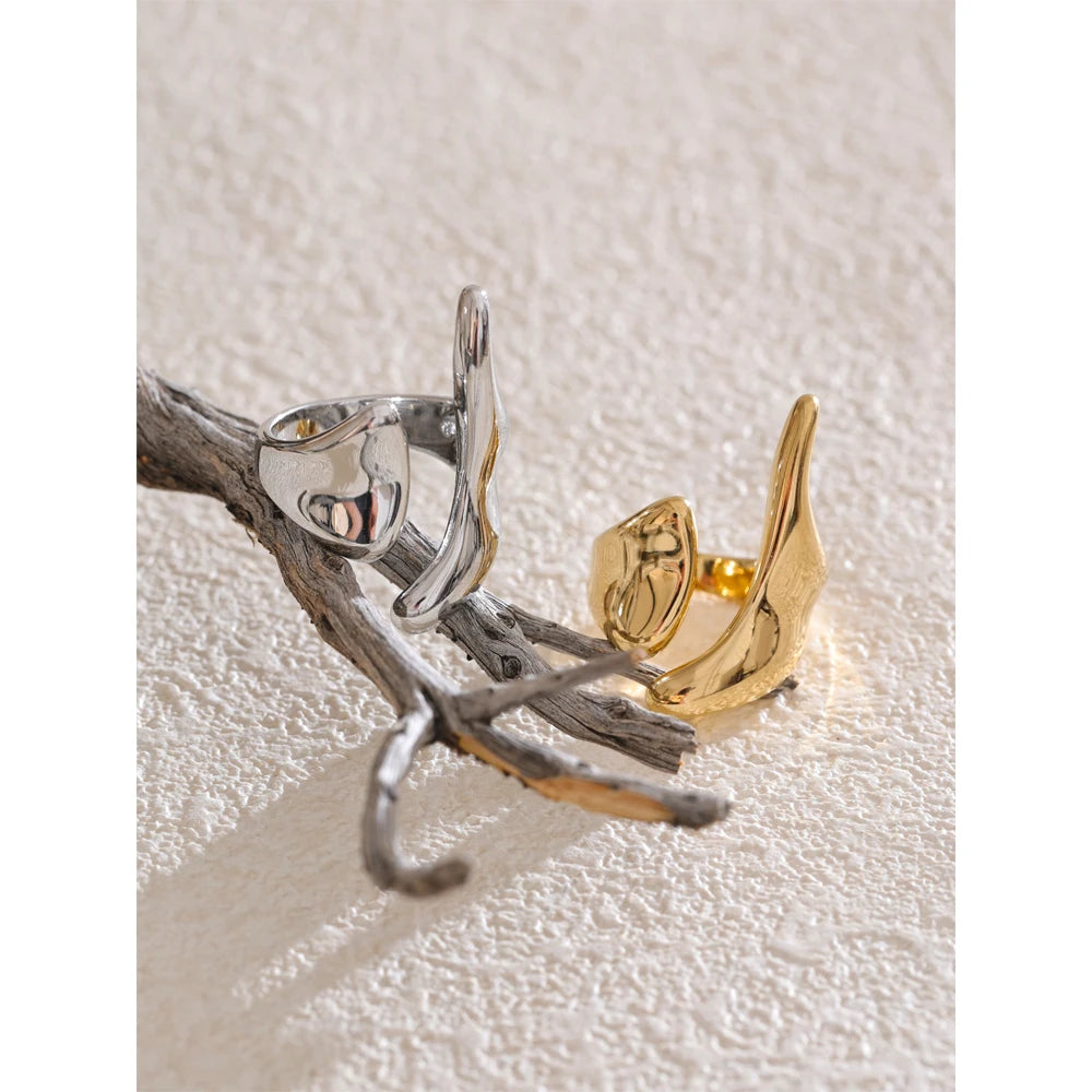 Geometric ring in 18K gold-plated stainless steel.