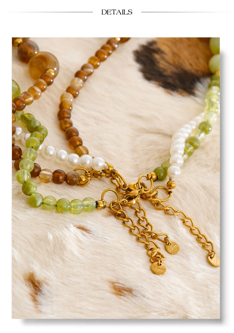 Pearl resin acrylic necklace in gold-plated stainless steel with pearl and resin.