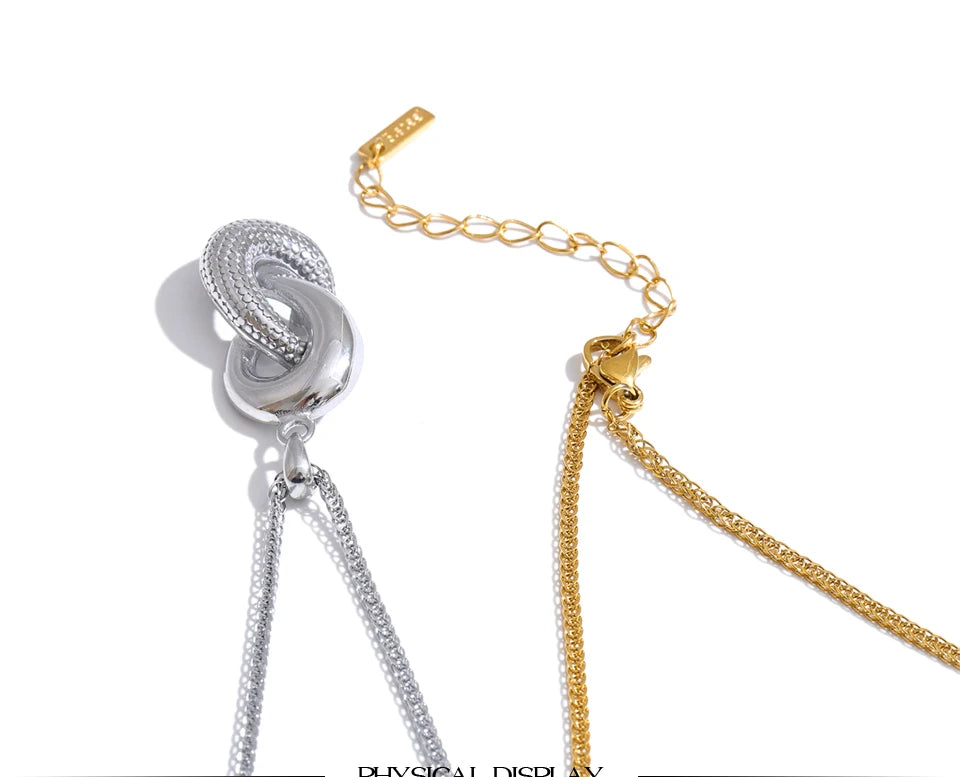 Geometric necklace in gold-plated stainless steel.