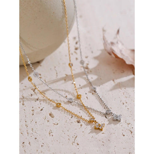Cubic zirconia flower necklace in gold-plated stainless steel with cubic zirconia.