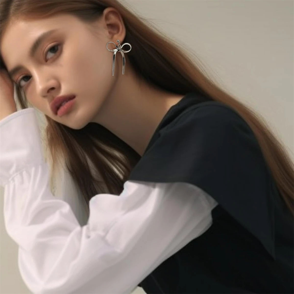 Stainless steel niche design, high-end sense, ins style earrings, simple and fashionable temperament earrings