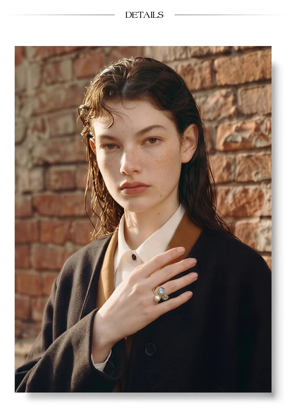 Pearl crystal geometric ring in 18K gold-plated stainless steel with pearl and crystal.