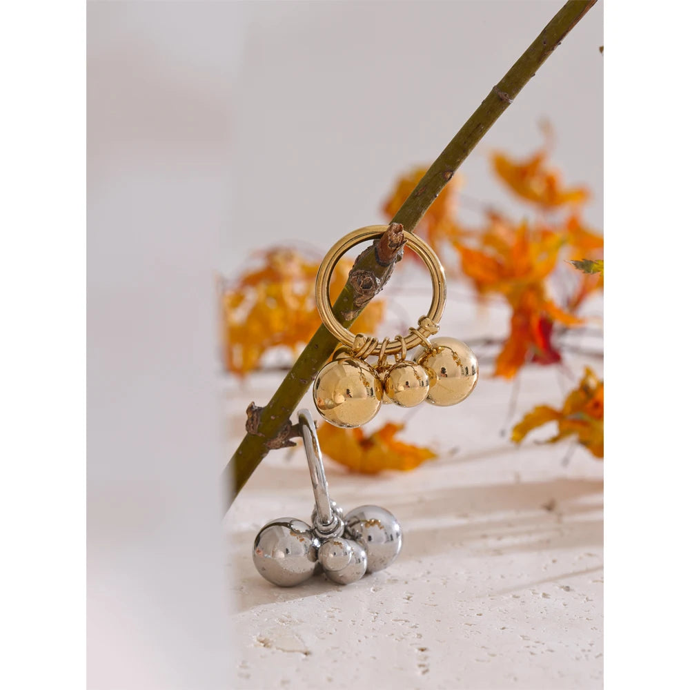 Beaded geometric ring in 18K gold-plated stainless steel.