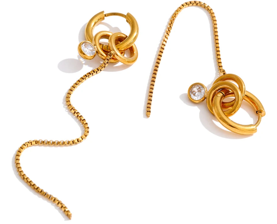 Geometric chain earrings in gold-plated stainless steel.
