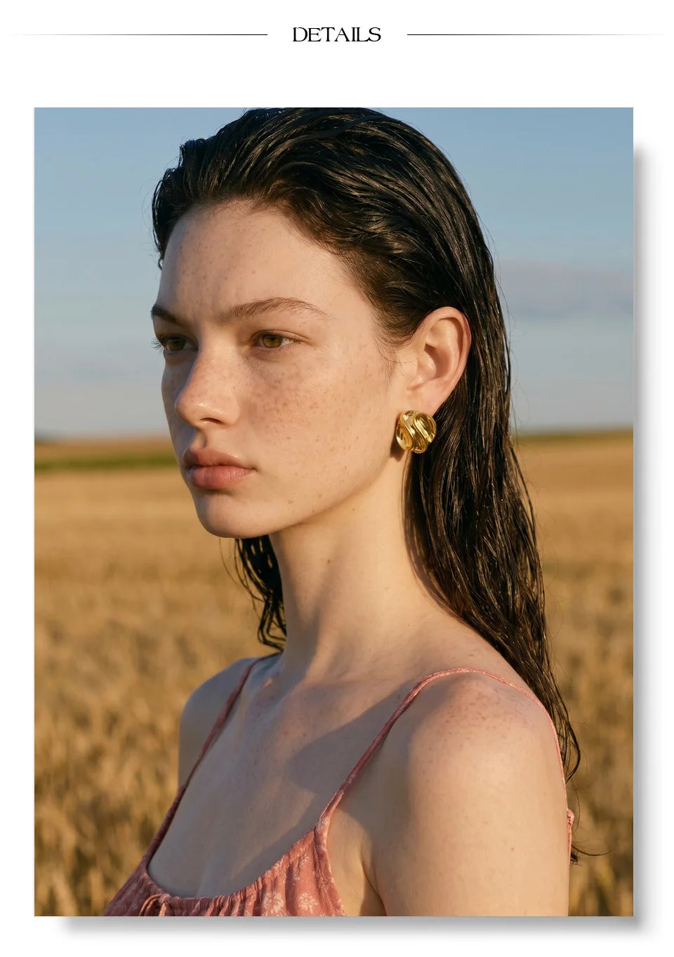 Geometric earrings in 18K gold-plated stainless steel.
