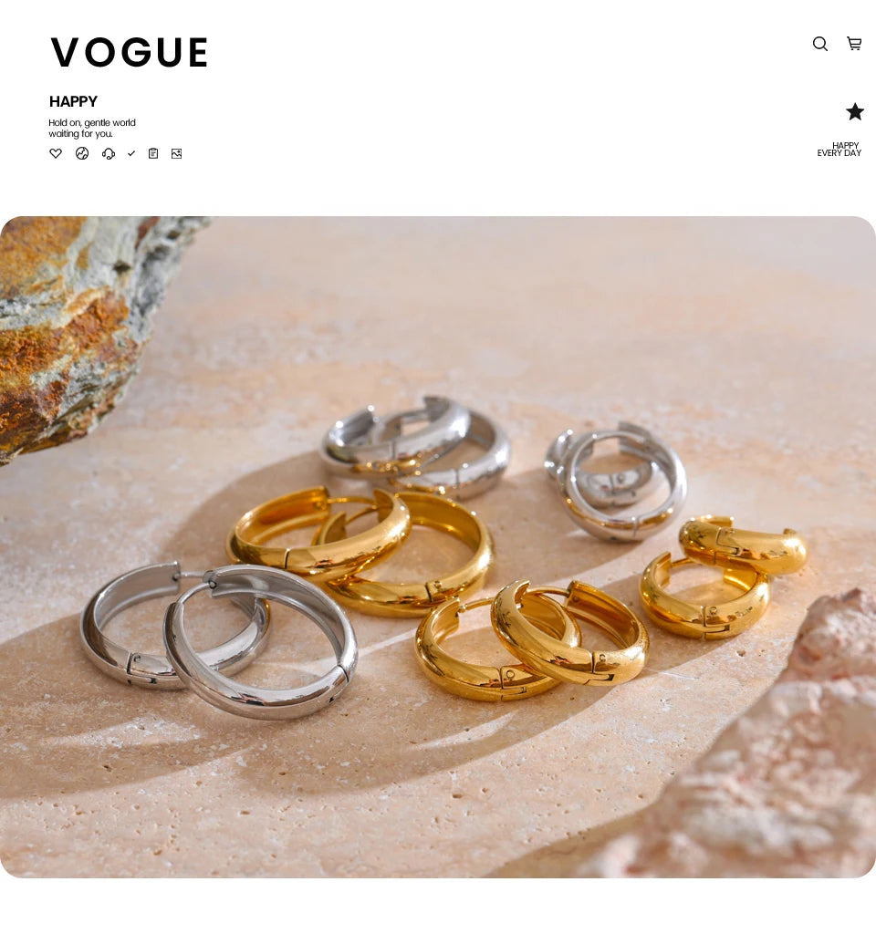 Geometric earrings in gold-plated stainless steel.