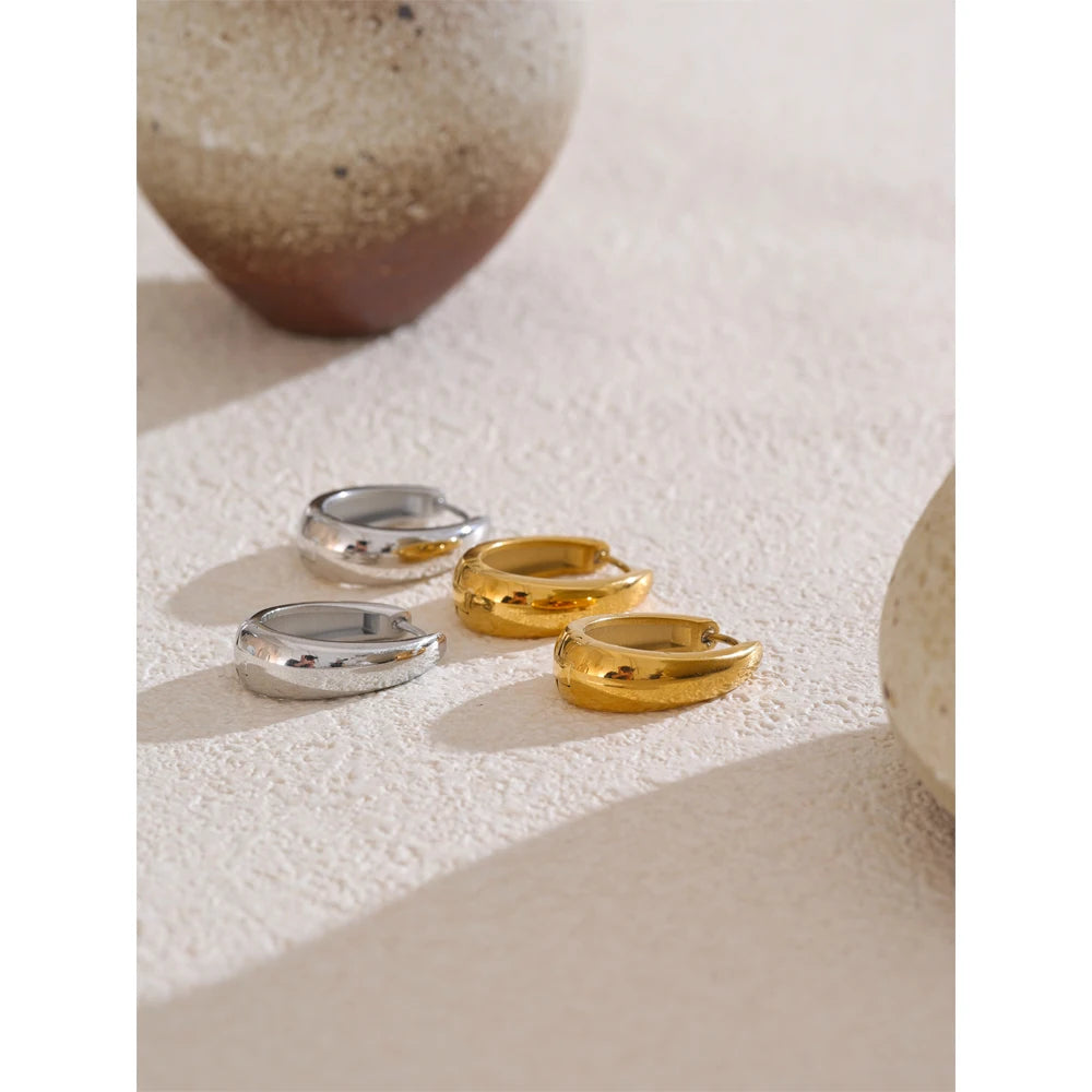 Geometric earrings in gold-plated 316L stainless steel.