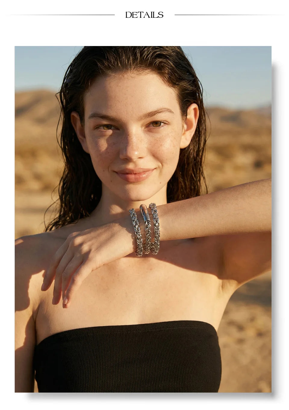 Geometric chain necklace in gold-plated stainless steel.