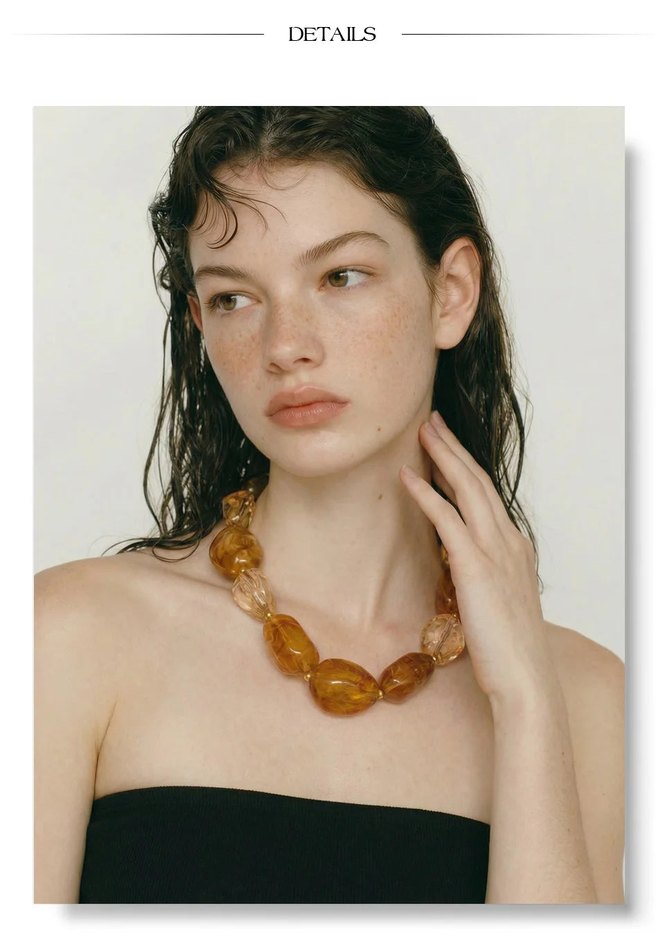 Resin acrylic geometric necklace in gold-plated stainless steel with resin and acrylic.