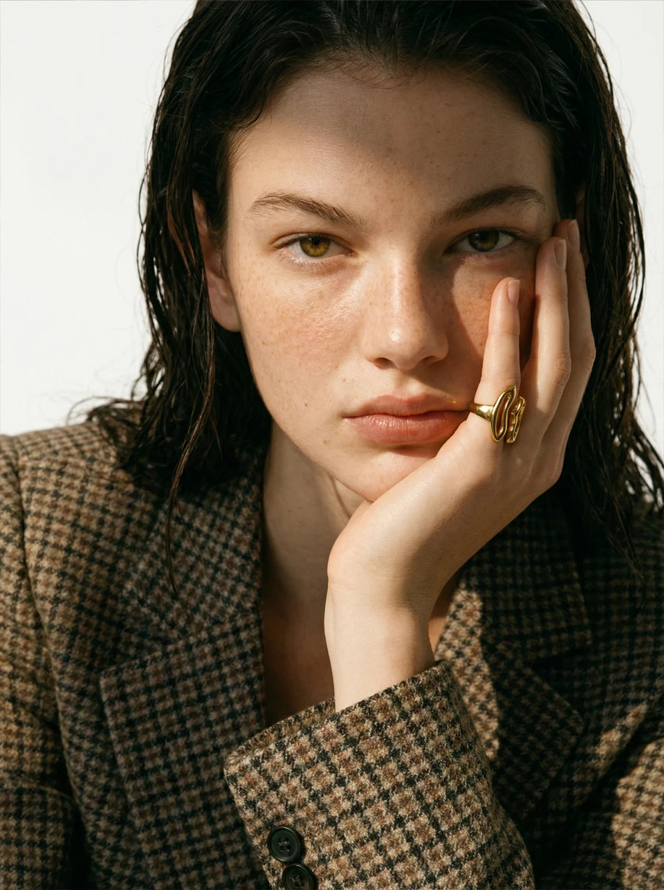 Geometric ring in gold-plated stainless steel.