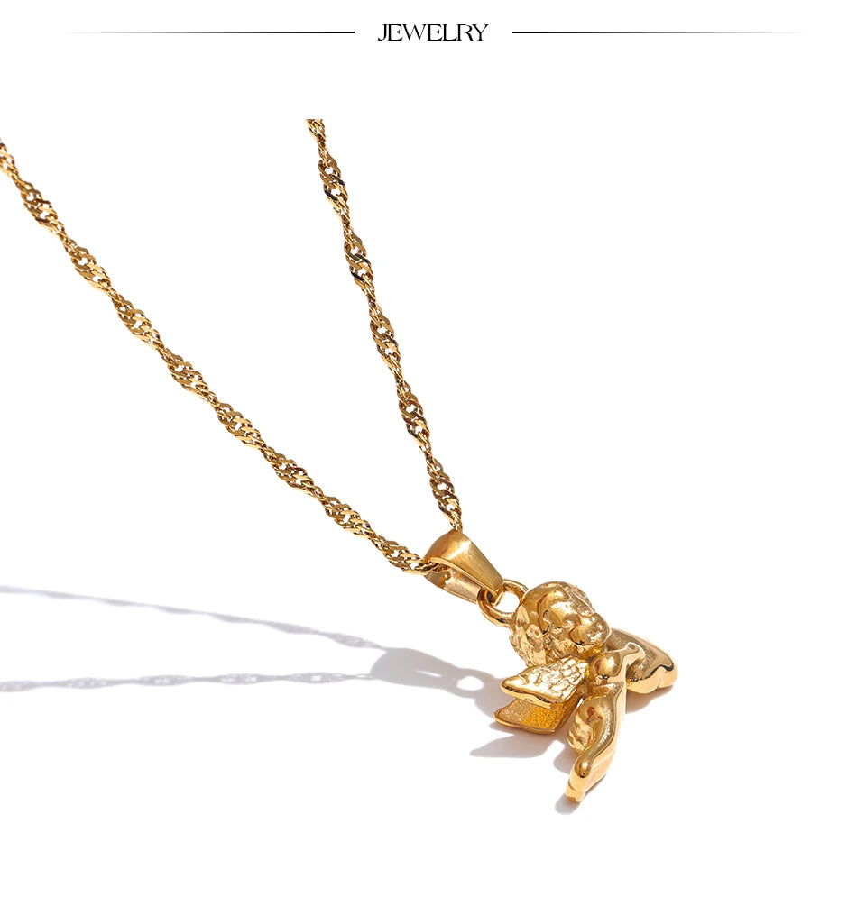 Heart geometric necklace in gold-plated stainless steel.
