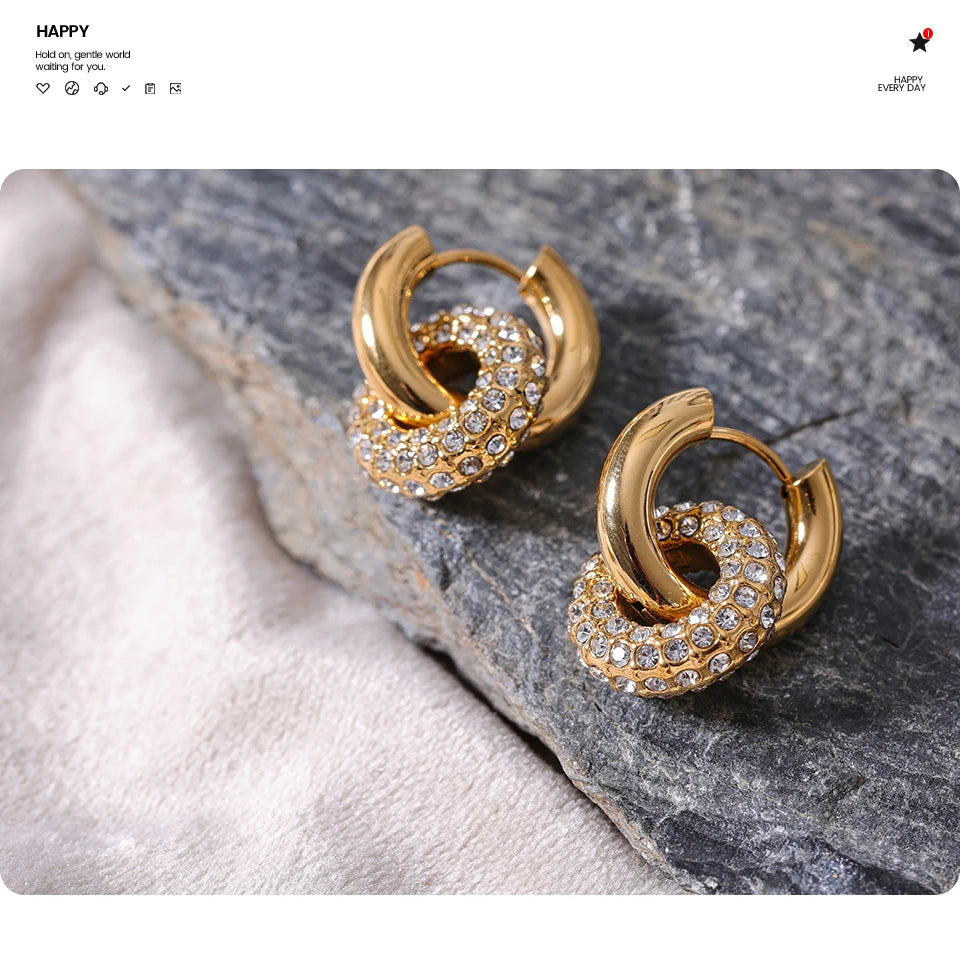 Cubic zirconia geometric earrings in 18K gold-plated stainless steel with cubic zirconia.