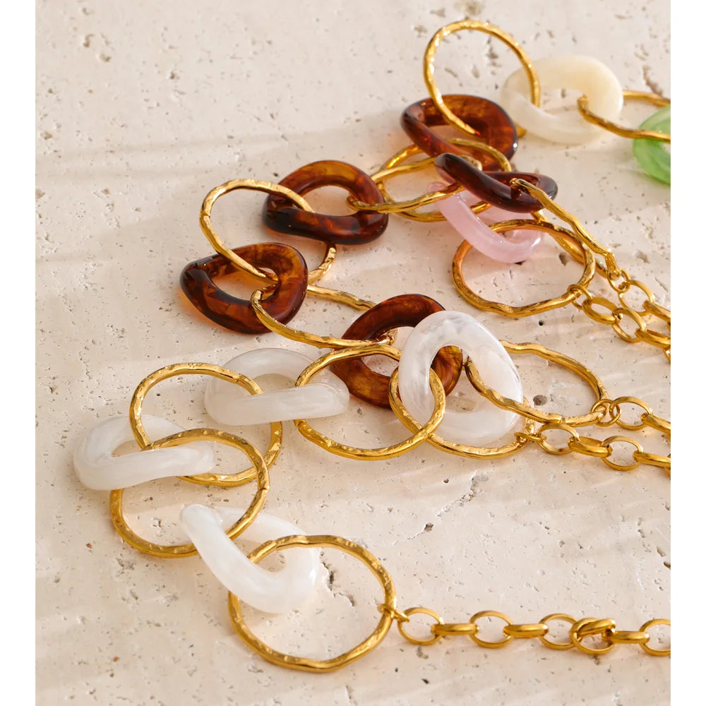 Resin acrylic geometric necklace in gold-plated stainless steel with resin and acrylic.