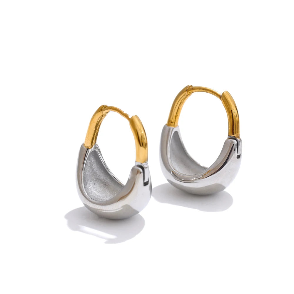 Geometric earrings in gold-plated stainless steel.